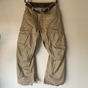 Men’s Volcom snowboarding pants with inner thigh vents